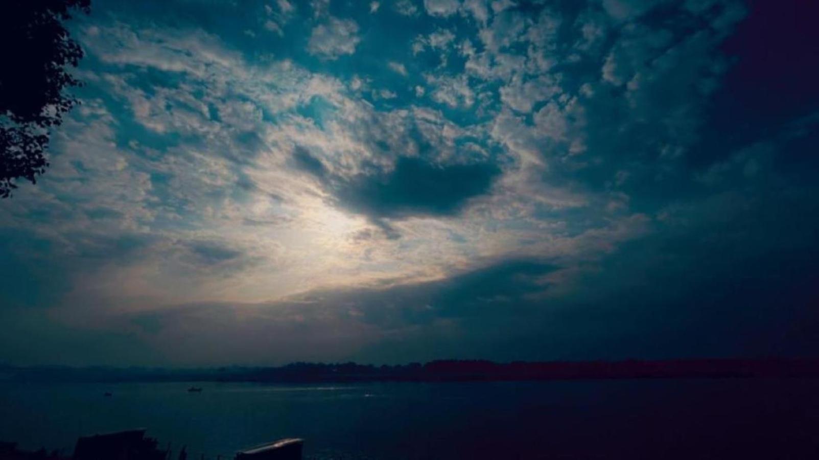 Tandon Lodge On The Ganga Ghat Homestay Варанаси Экстерьер фото